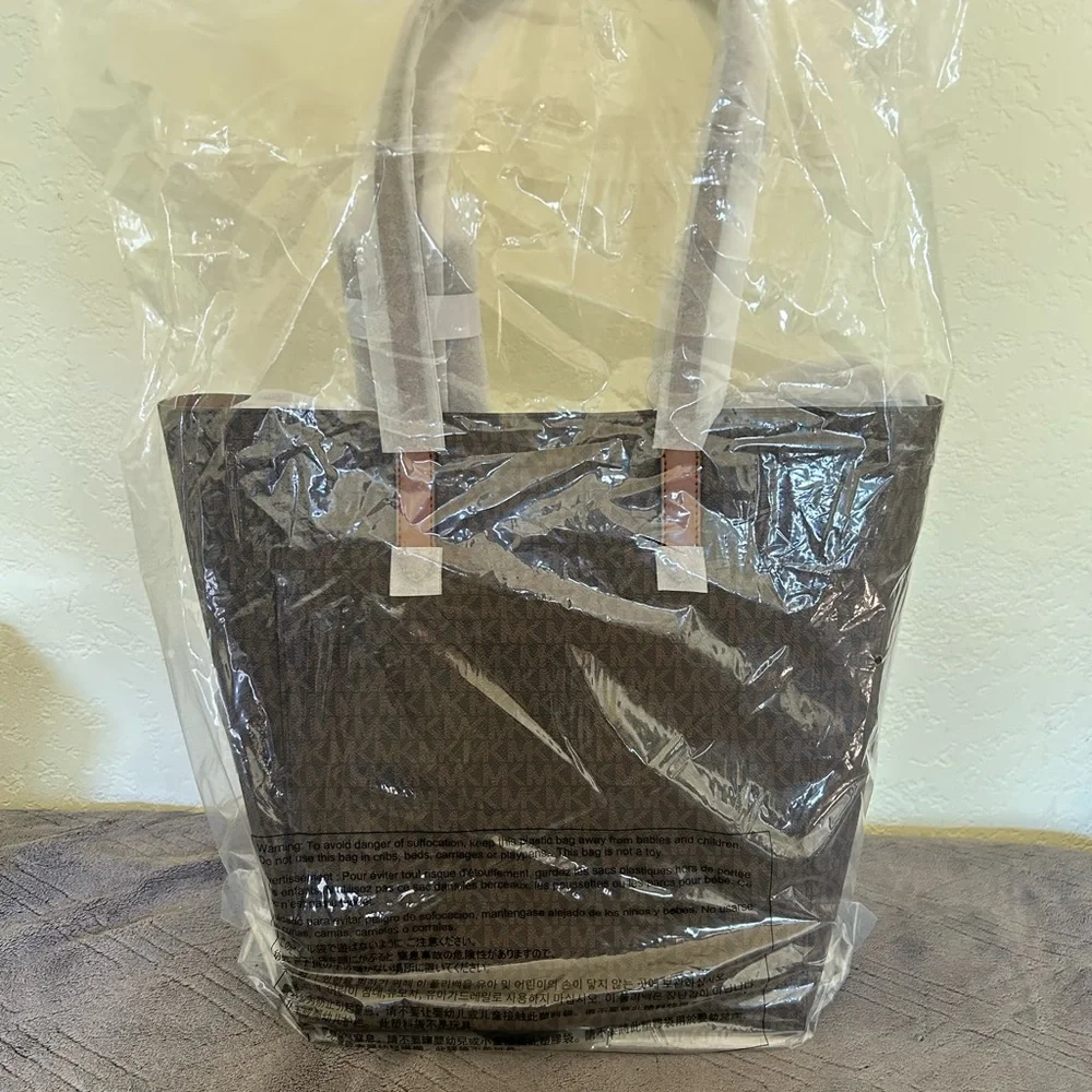 Brand new Michael Kors Logo Large Tote Canvas Bag - Picture 1 of 8